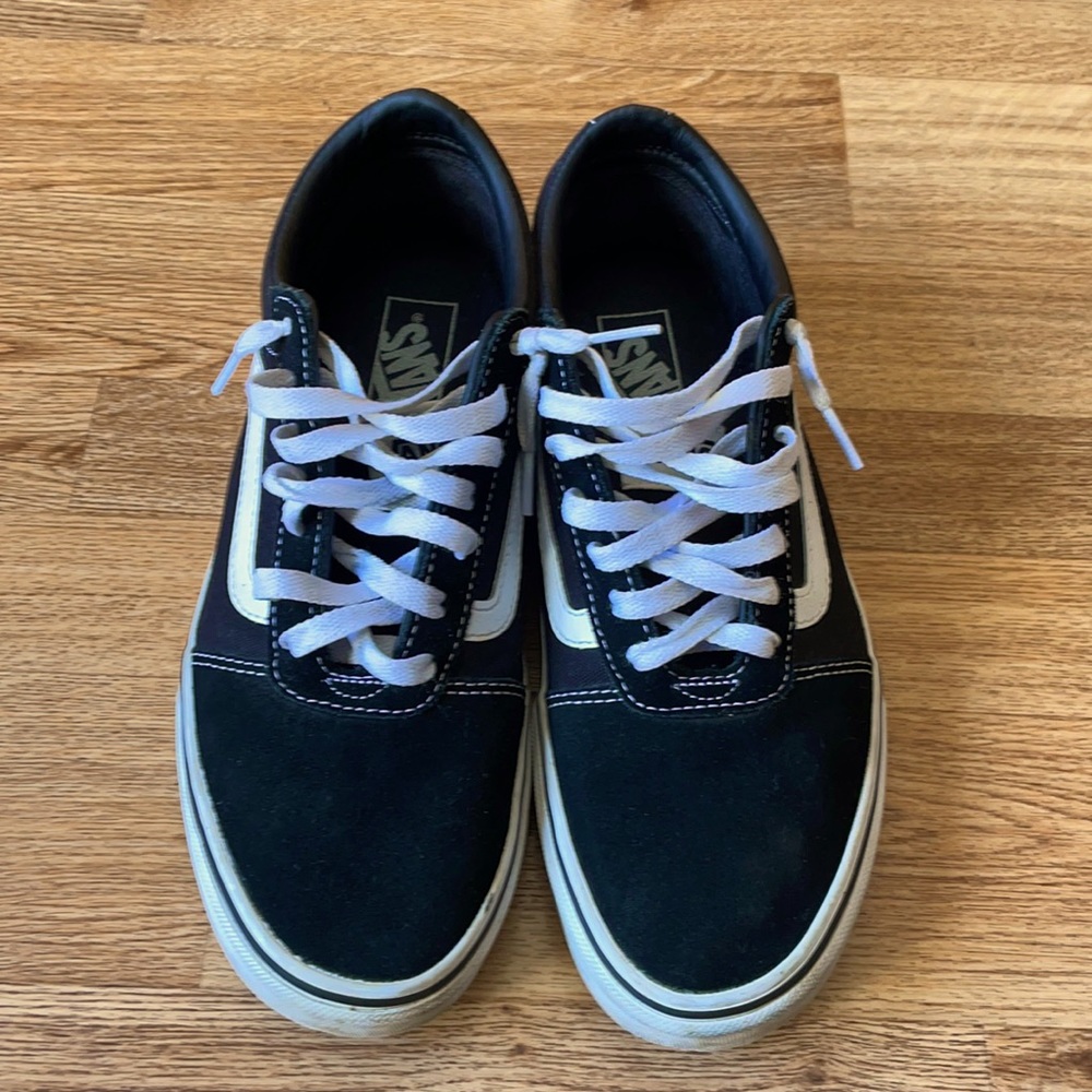 Men’s Vans 🖤🤍